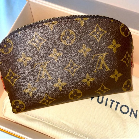 ❤️Firm❤️No offers please❤️Authentic Louis Vuitton cosmetic pouch w box/dust bag - Picture 1 of 14